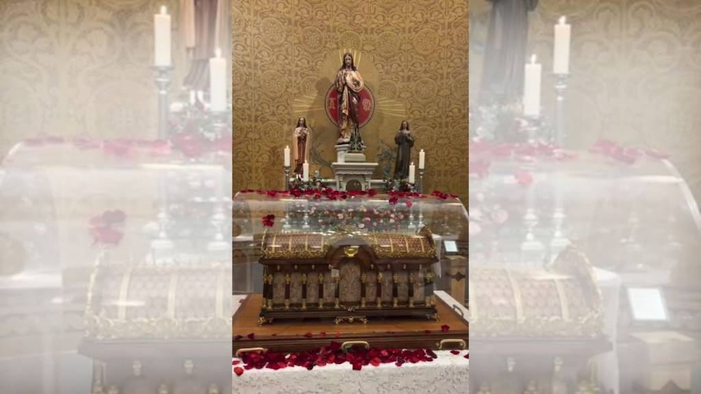 Após passagem por Ipanema, relíquias de Santa Teresinha voltam em outubro