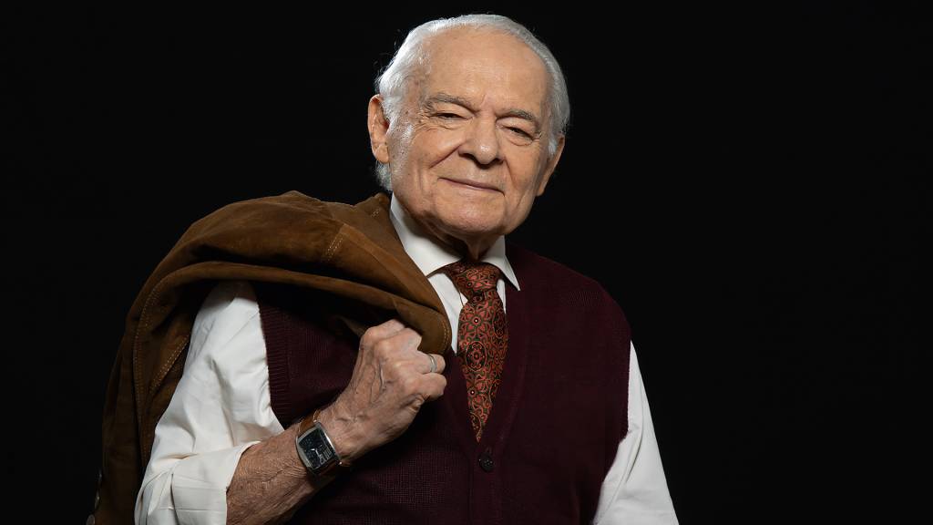 x-Othon-©-BETI-NIEMEYER-8498.jpg Não Me Entrego, Não!: aos 91 anos, Othon Bastos mostra vitalidade no monólogo em cartaz no Teatro Vannucci