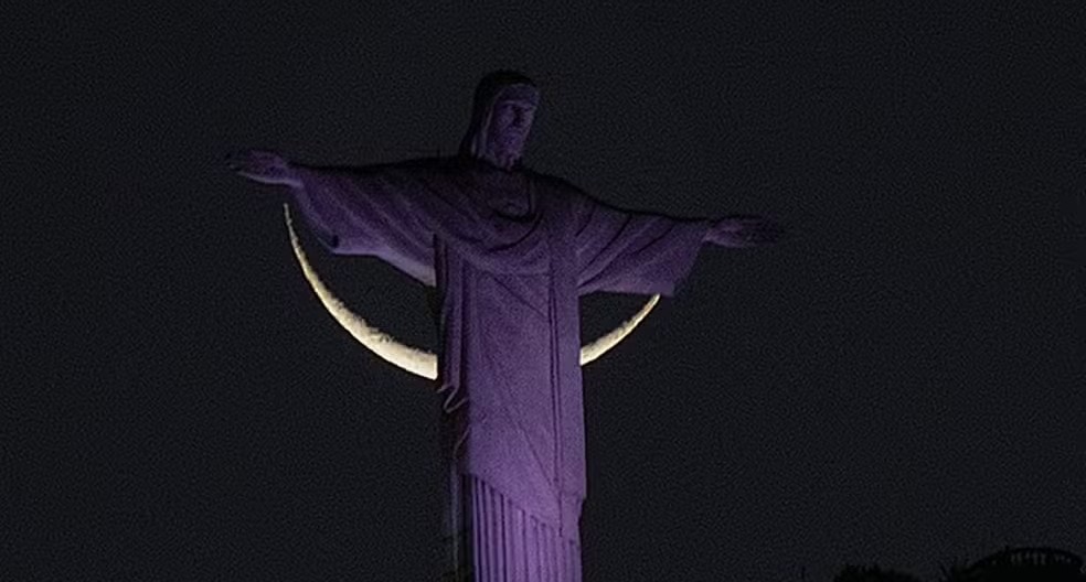 Fotógrafo consegue ‘encaixe perfeito’ da lua com o Cristo; veja fotos