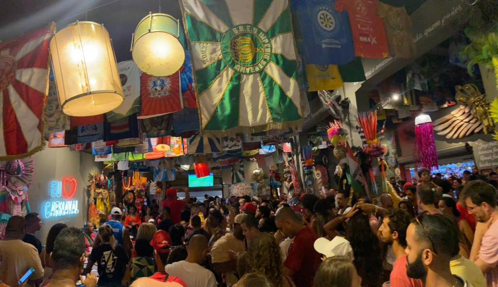 Dia dos Pais em bares e restaurantes tem roda de samba e carimbó