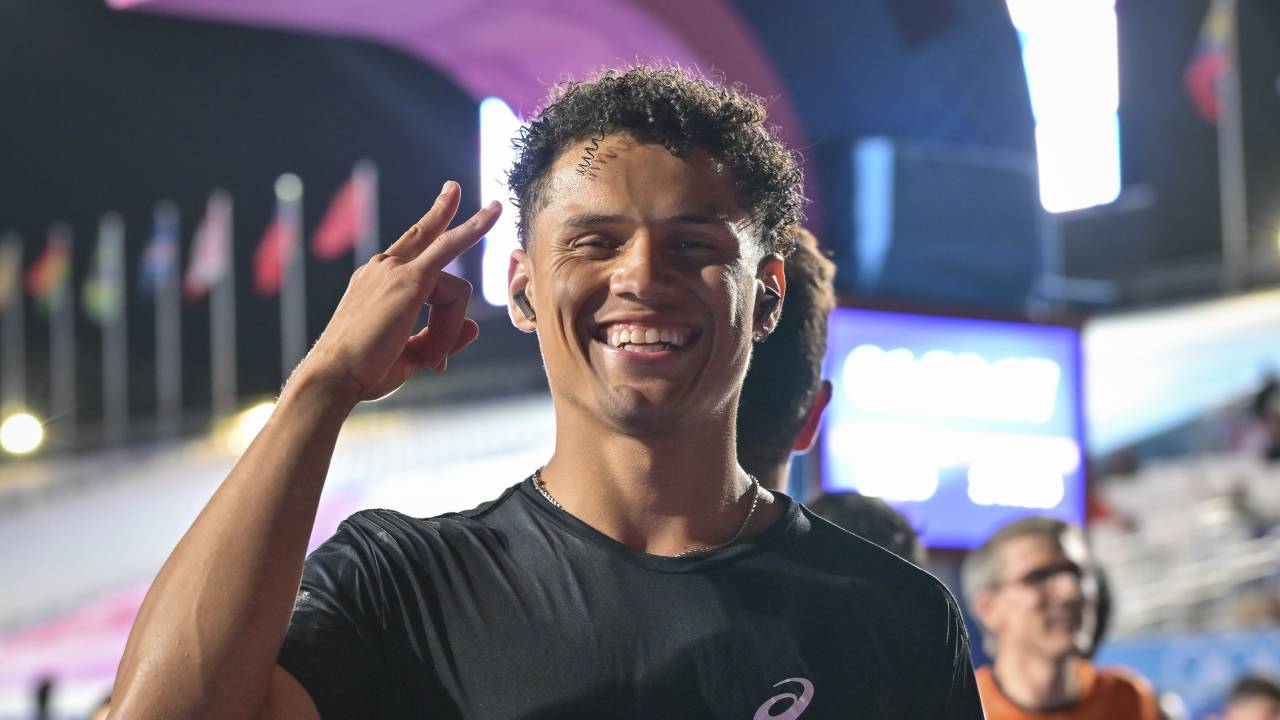 Danrley Ferreira comemora chegada na maratona olímpica para amadores