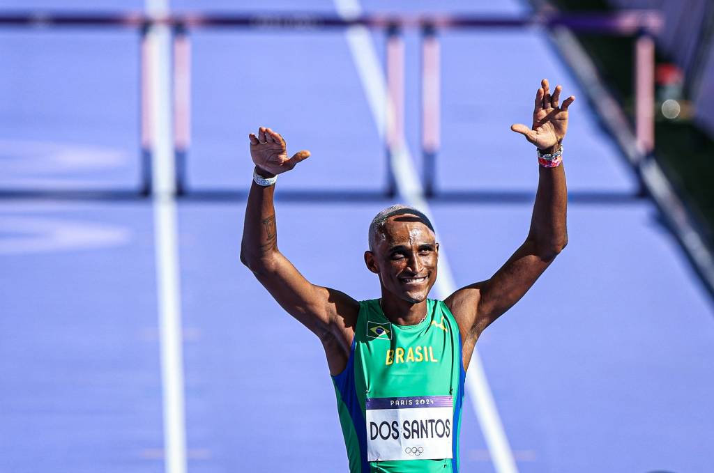 Bronze de Alison dos Santos faz Brasil igualar número de medalhas de 2016