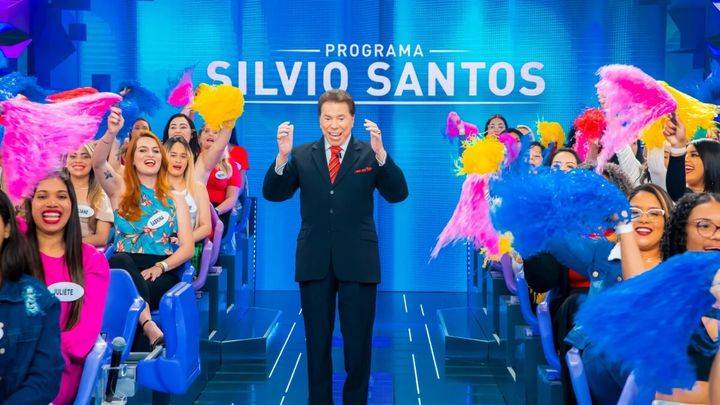 Depois dos bondes, estação da Praça XV também vai homenagear Silvio Santos
