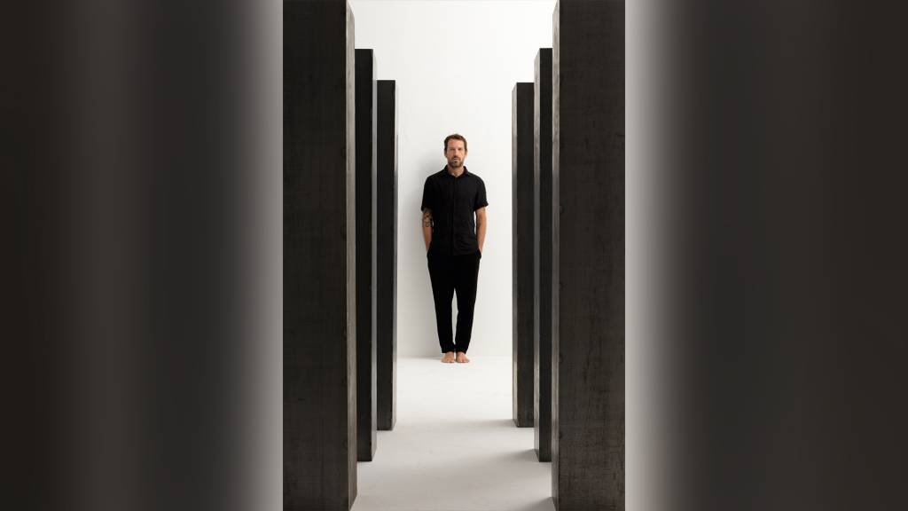 Antonio Bokel celebra vinte anos de carreira em mostra no Museu da República