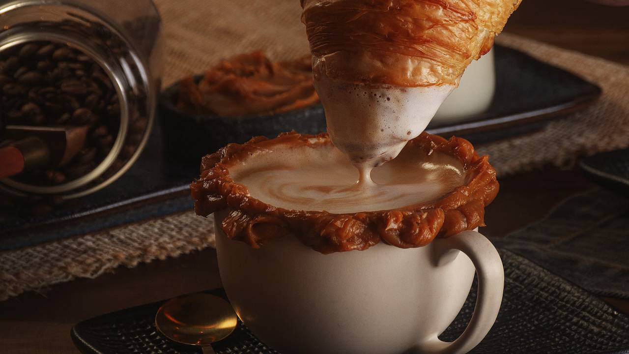 artesanos-capuccino-croissant