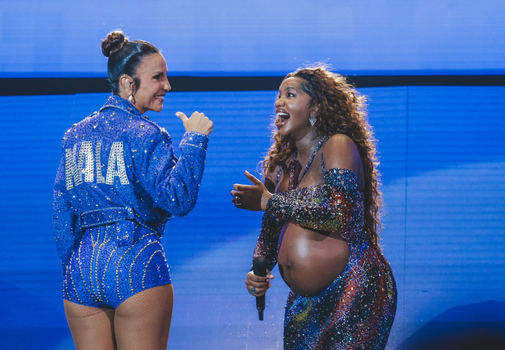 Os detalhes da jaqueta criada para participação de Ivete Sangalo em show de Iza