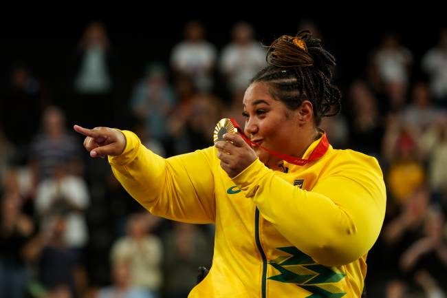 Tayana Medeiros conquista ouro no hatlerofilismo