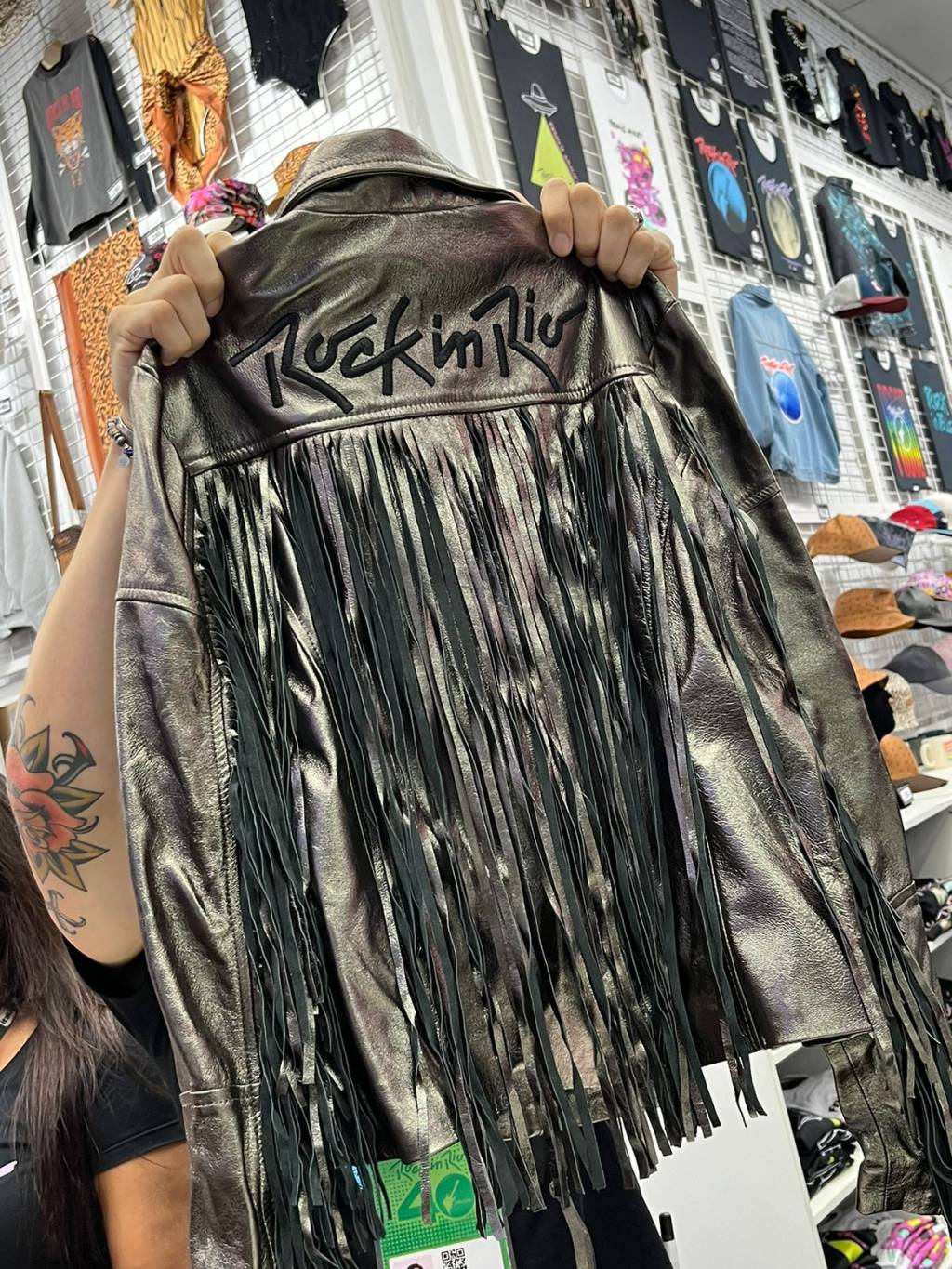 Alguém já comprou a jaqueta de 6 750 reais do Rock in Rio?