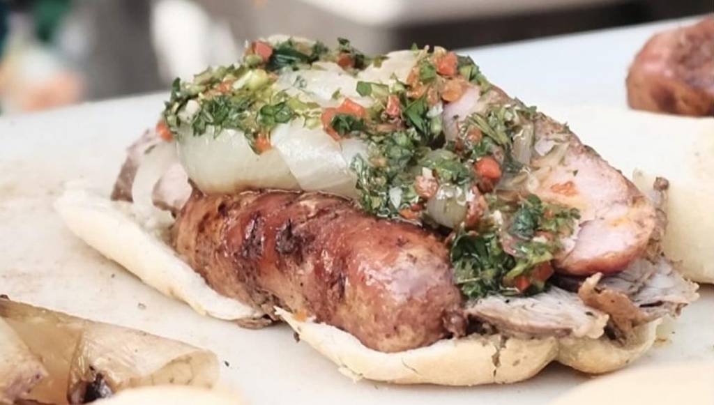 Como é e quanto custa o sanduíche de linguiça elogiado por Ryan Tedder