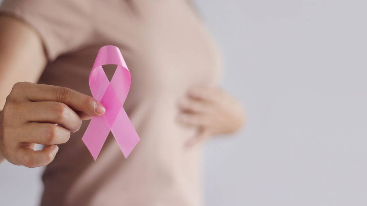 A importância da campanha Outubro Rosa para falarmos de prevenção e também da saúde mental e auto-estima das mulheres pós-tratamento