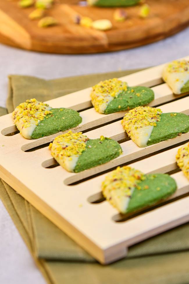 A marca de biscoitos finos artesanais criou novos produtos pensando no festival como o Surreal de Limão Siciliano com Pistache, o Biscoito Bravíssimo com massa amanteigada com recheio de caramelo de pistache coberto com chocolate branco e o Alfajor de Pistache.