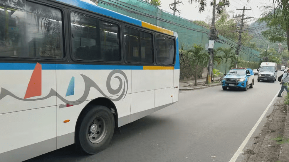Para evitar barricadas, ônibus que circulam pelo Itanhangá são escoltados