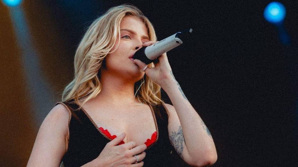 Luísa Sonza apresenta o show Escândalo Íntimo Deluxe no Qualistage