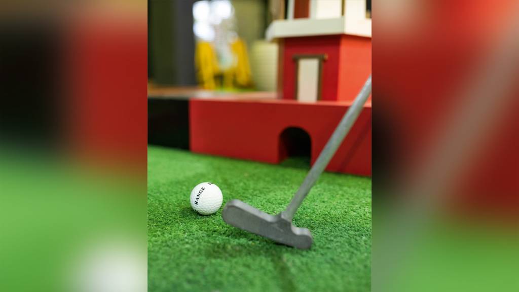 Boa tacada! Via Parque inaugura campo de minigolfe com entrada gratuita