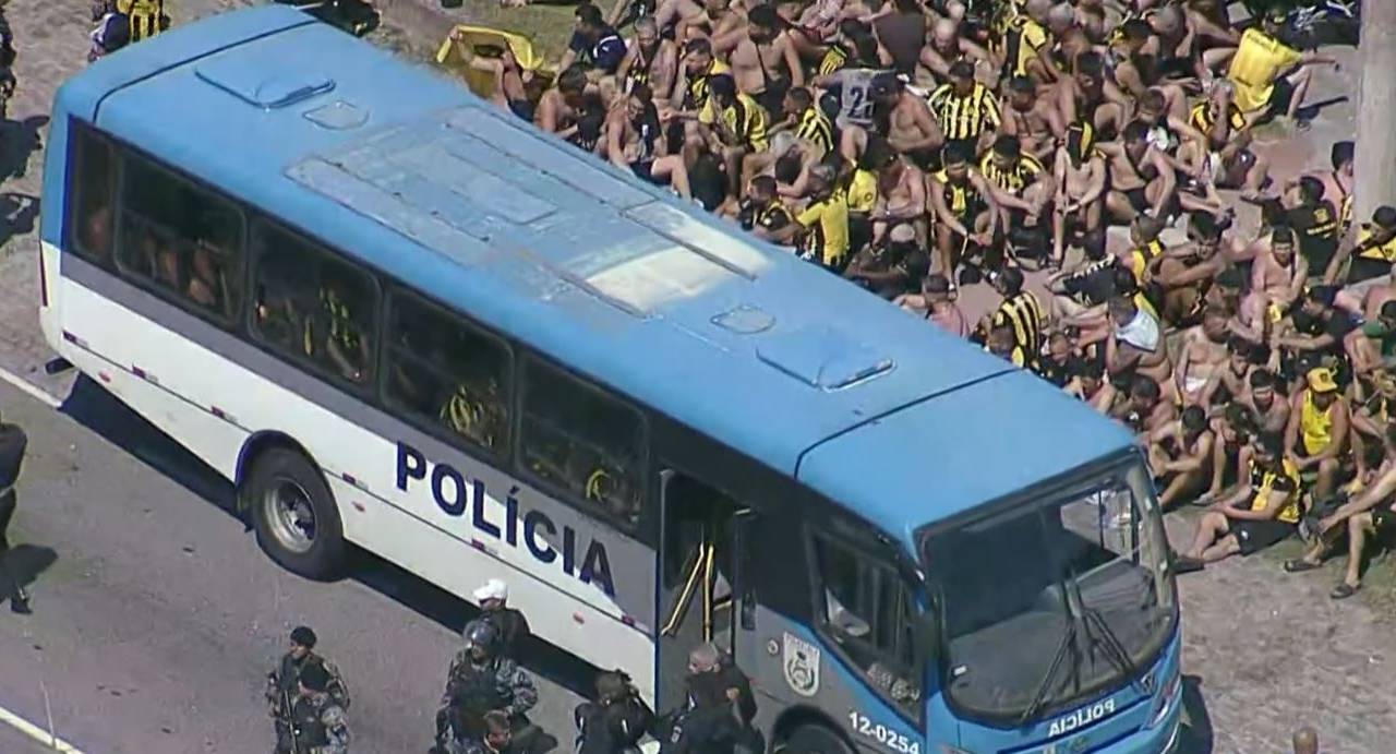 torcedores-uruguaios-penarol-caos-recreio