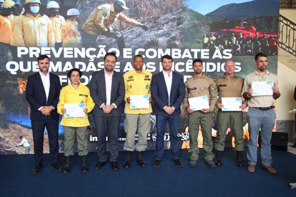 Homenagem a agentes homenagem-combatentes-queimadas