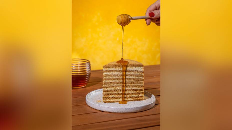 Biscoito, mel e creme azedo: requinte de sabores