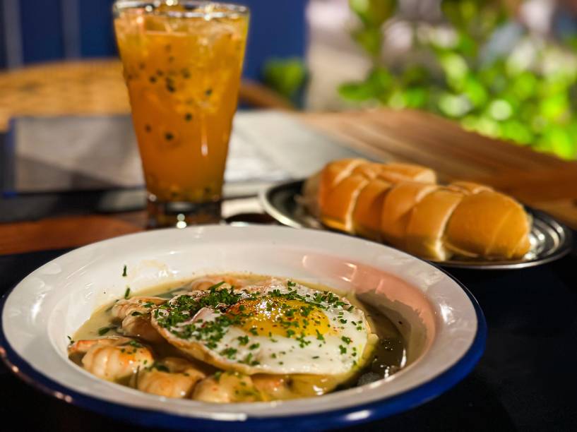 Camarão Provençal com Ovo Estalado Camarão Provençal com Ovo Estalado