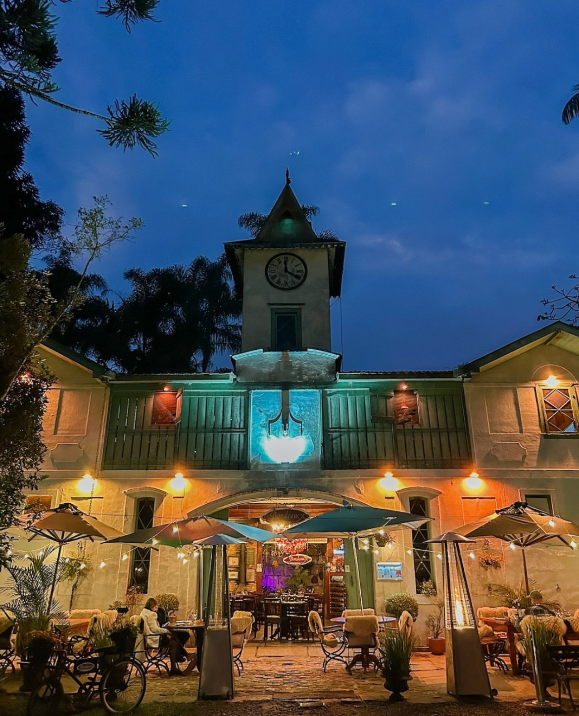 Bordeaux: casa hist&oacute;rica e vasta sele&ccedil;&atilde;o de vinhos