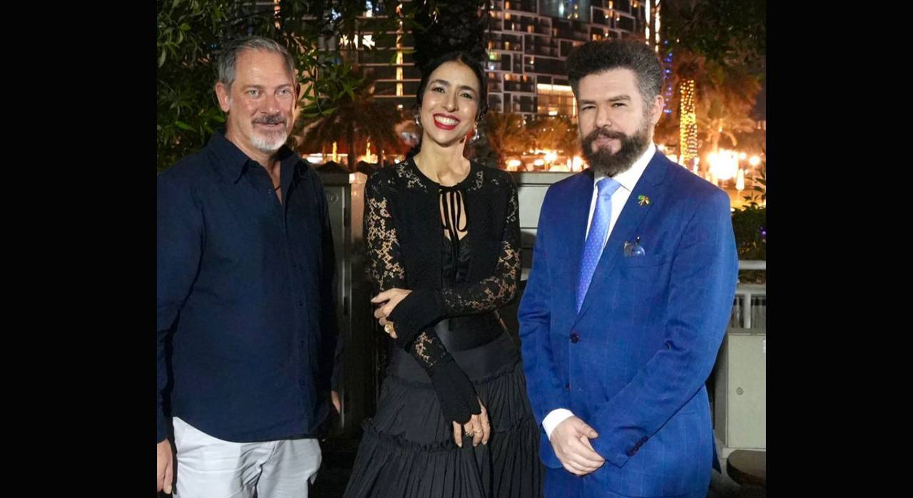 Sidney Leon Romeiro, embaixador do Brasil nos Emirados; e o empresário Carlos Gardés, chefe do setor de assistência a brasileiros na embaixada.