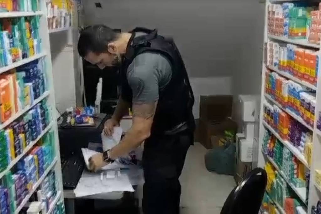 Operação mira rede de farmácias usada para lavar dinheiro de milícia