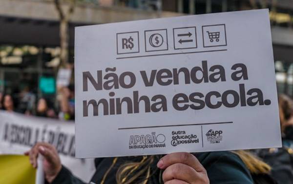Privatização de escolas públicas: um lamento pela educação brasileira
