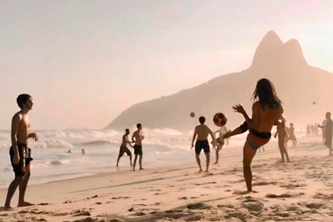 Roda de altinha na praia de Ipanema