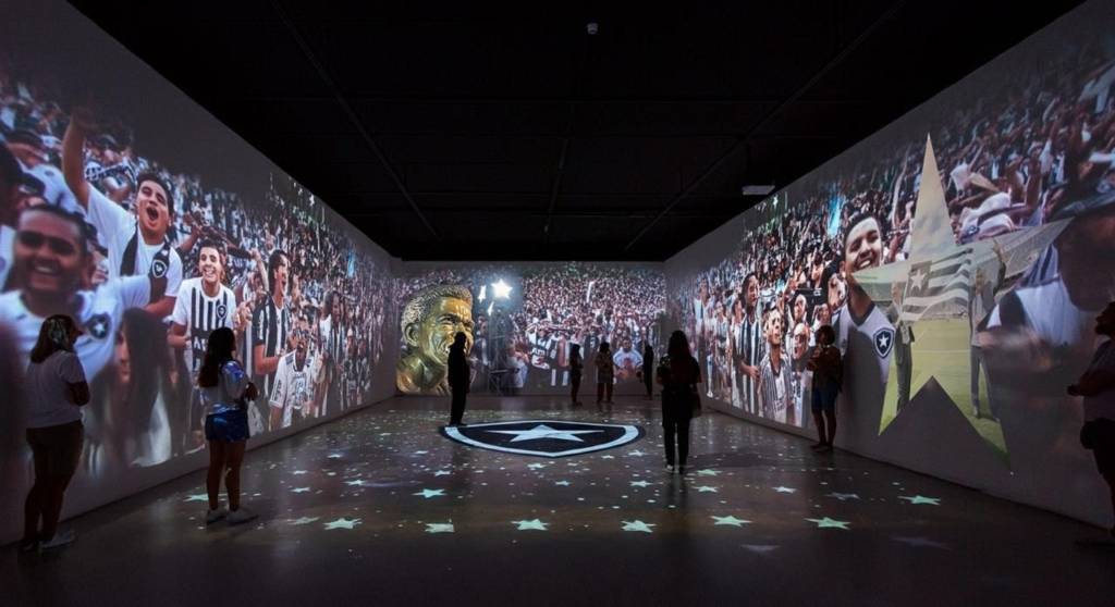 Sede do Botafogo recebe mostra imersiva sobre conquistas do time em 2024