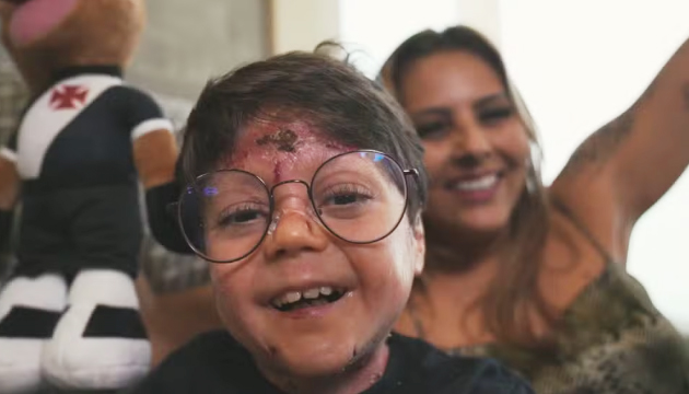 Xodó do Vasco, menino Gui ganha prêmio internacional da Fifa