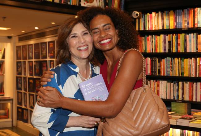 IMG_5235_Beth Goulart_Aisha Jambo