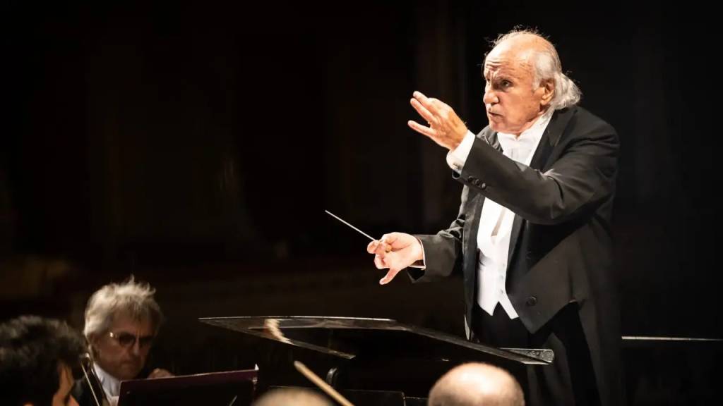 Maestro Isaac Karabtchevsky celebra 90 anos com concerto gratuito no Centro