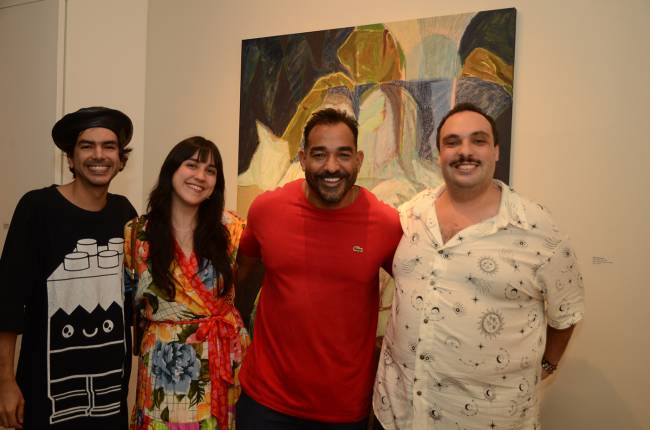 Os artistas FOGO, Vera Schueler e Rena Machado com o curador Fabricio Faccio