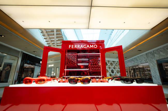 Pop-up Ferragamo Eyewear – Fotos Divulgação (1) Popr Up Store da Ferragamo Eyewear no VillageMall