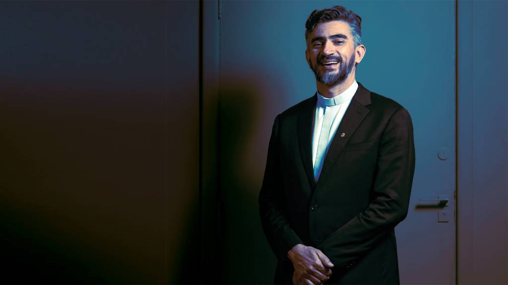 Padre Anderson Antonio Pedroso, da PUC, é o Carioca do Ano na educação