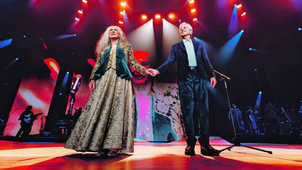 “Me respeitem”, diz Maria Bethânia ao interromper show na Farmasi Arena