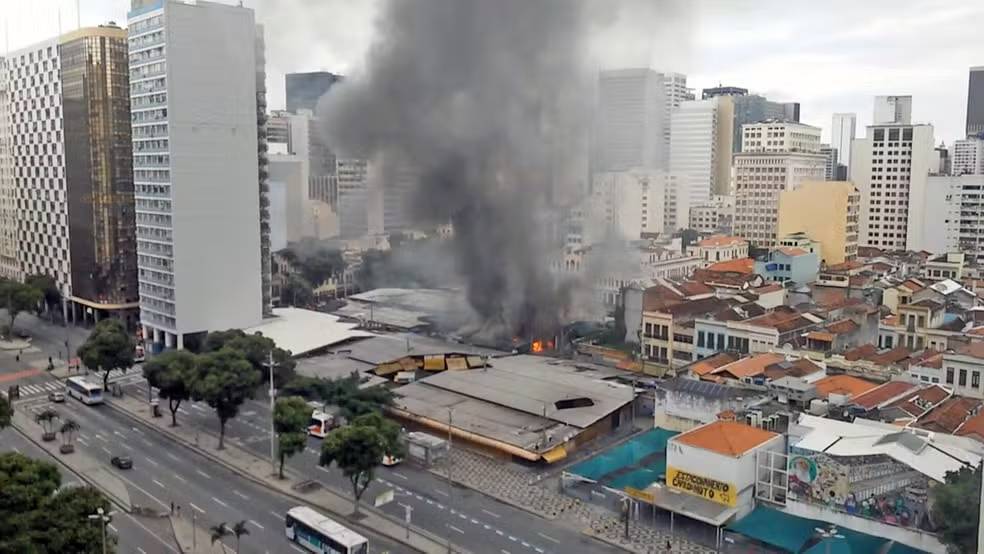 Após incêndio, camelódromo da Uruguaiana ainda não tem data para reabrir