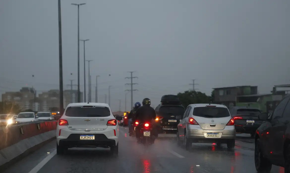 Rio em alerta: Bombeiros e Defesa Civil monitoram os níveis de chuva