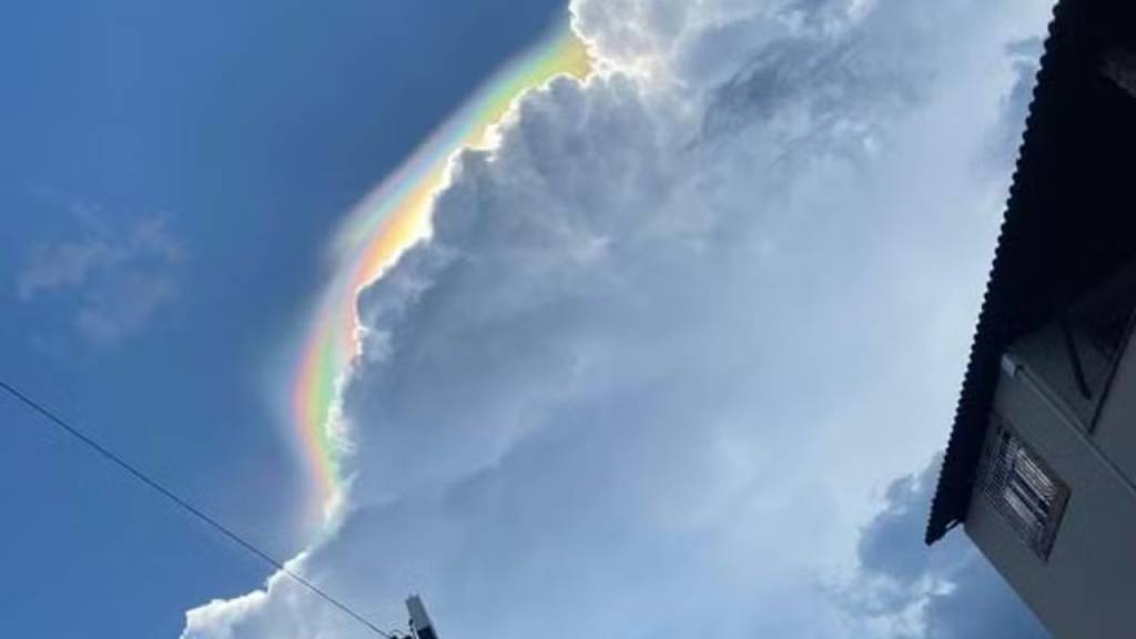 Nuvem iridescente: o que é o fenômeno que chamou a atenção dos cariocas