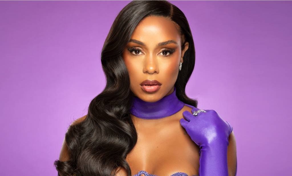 MC Rebecca comanda esquenta do bloco ‘Sai, Hétero!’