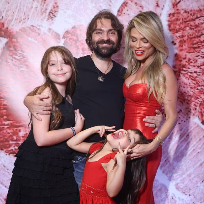 casal e filhas