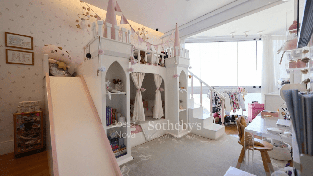 Apartamento de Deborah Secco: &agrave; venda por 9 milh&otilde;es