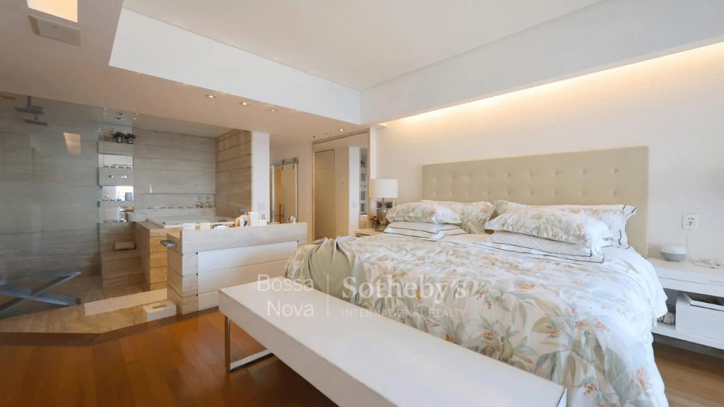 Apartamento de Deborah Secco: &agrave; venda por 9 milh&otilde;es