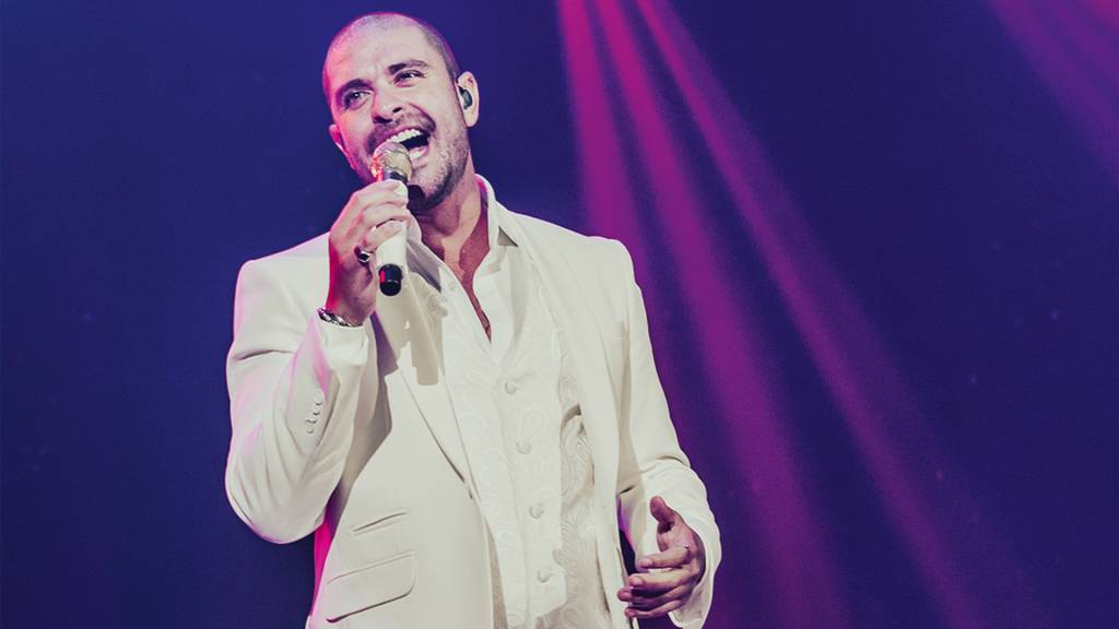 Diogo Nogueira sobe pela primeira vez no palco do Theatro Municipal