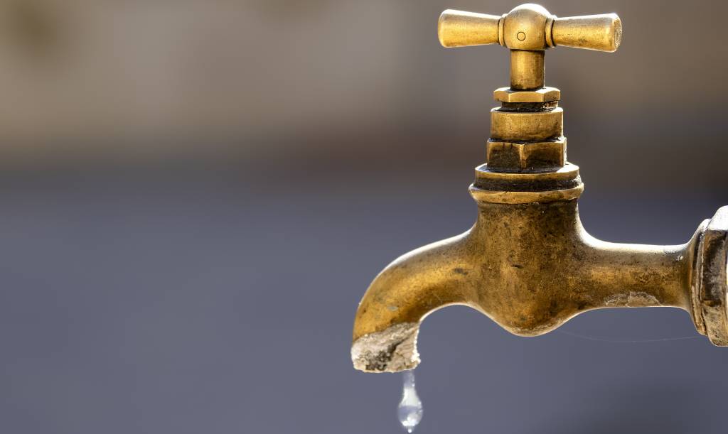 Reparo em adutora faz Águas do Rio suspender fornecimento à Zona Norte