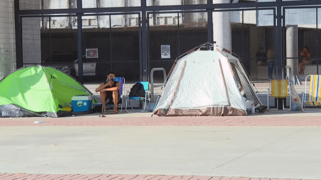 Fãs de K-Pop acampam no Engenhão mais de um mês antes de show do Stray Kids
