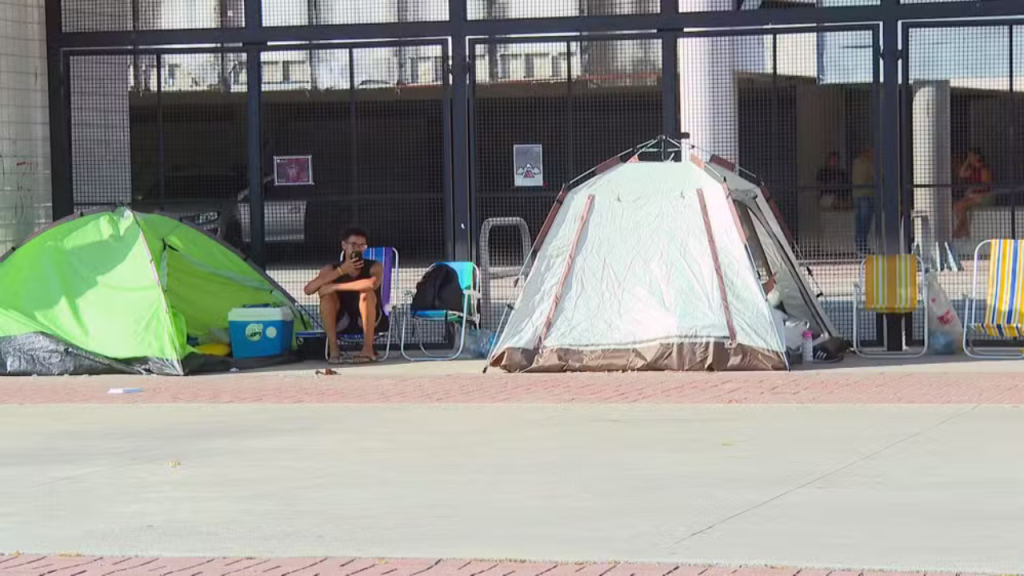 Fãs de K-Pop acampam no Engenhão mais de um mês antes de show do Stray Kids