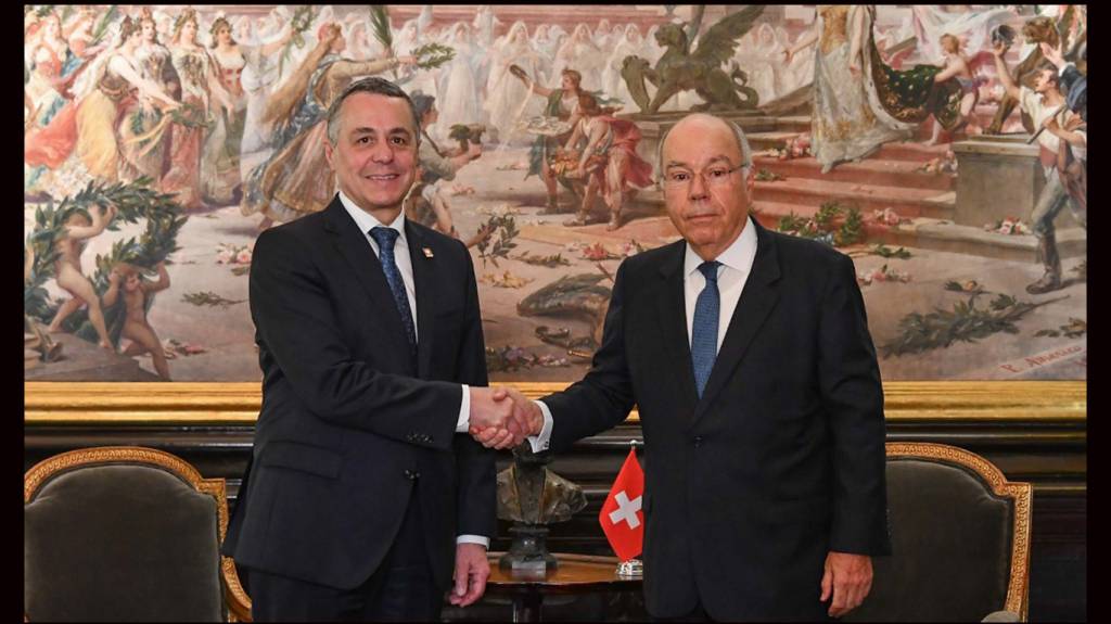 Chanceler da Suíça “inaugura” salão reformado do Palácio do Itamaraty