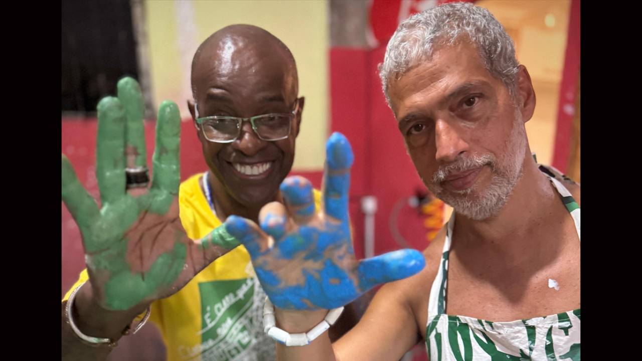 Alberto Pitta e Estevão Ciavatta criam fantasias dos compositores da Unidos da Tijuca, em encontro na Bahia