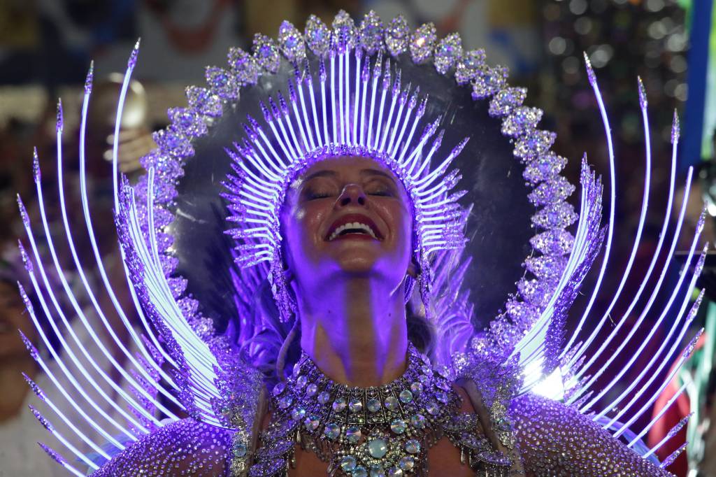 Grande Rio se despede de Paolla Oliveira em desfile próximo da perfeição