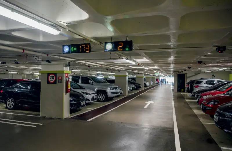 Cobranças excessivas em estacionamentos de shoppings: até quando?